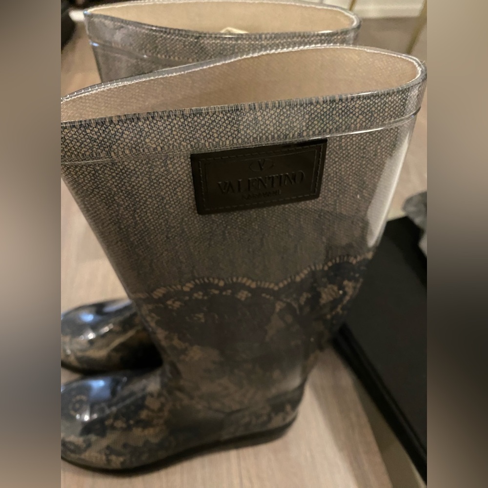 Brand new Authentic Valentino Grey Lace Print Rubber Rain Boots Size EU38